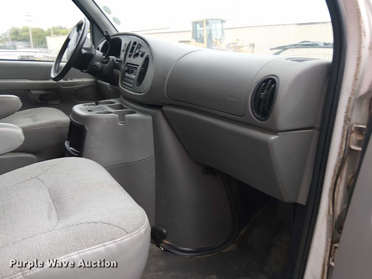 image for item EG8785 2002 Ford E150 van