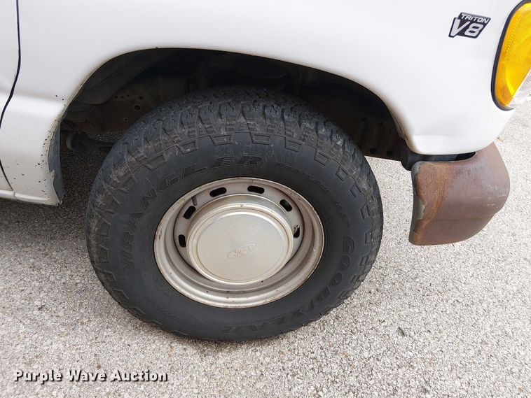 image for item EG8785 2002 Ford E150 van