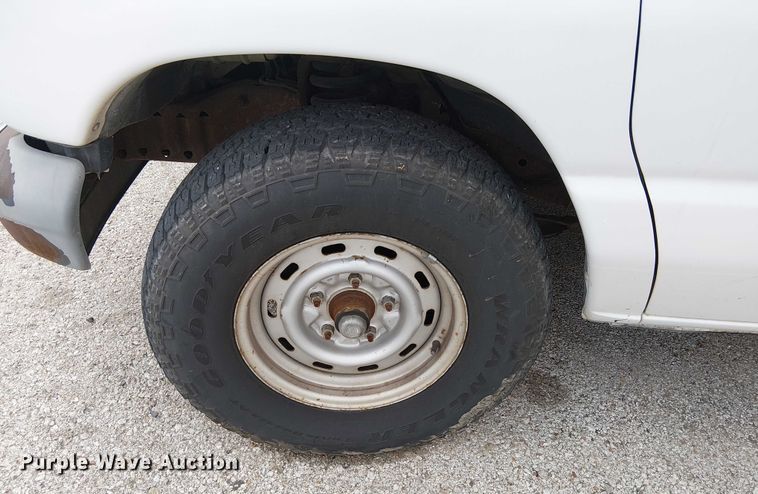 image for item EG8785 2002 Ford E150 van