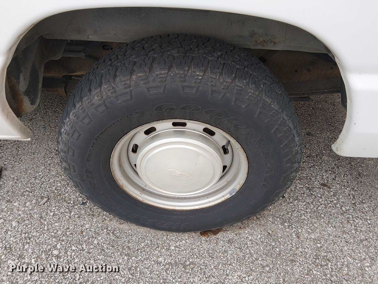 image for item EG8785 2002 Ford E150 van