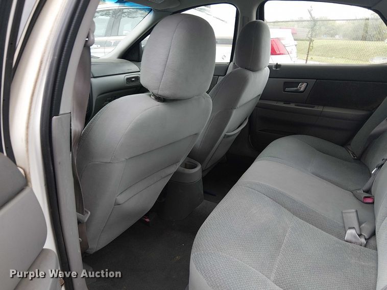 image for item EG8786 2001 Ford Taurus 