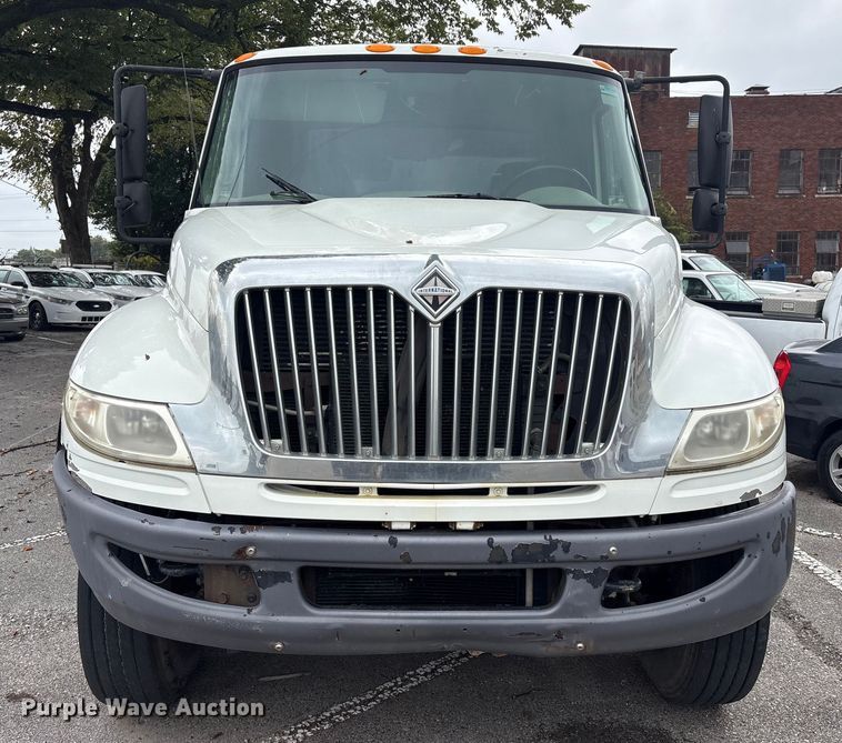 image for item EG8799 2009 International 4400 utility / service truck