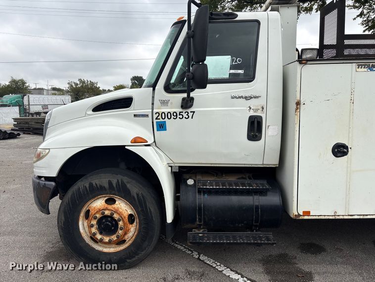 image for item EG8799 2009 International 4400 utility / service truck