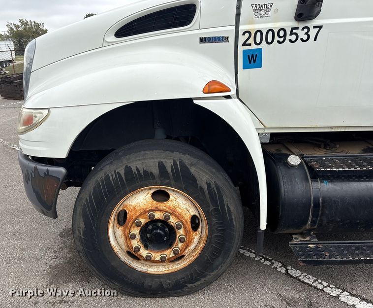 image for item EG8799 2009 International 4400 utility / service truck