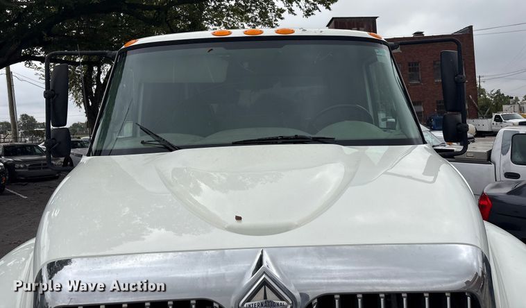 image for item EG8799 2009 International 4400 utility / service truck