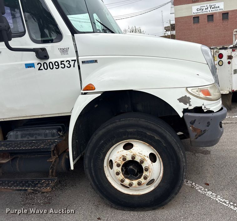 image for item EG8799 2009 International 4400 utility / service truck