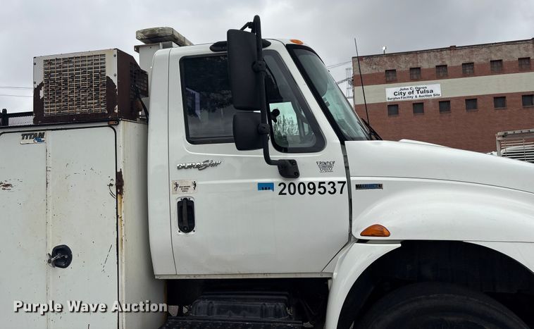 image for item EG8799 2009 International 4400 utility / service truck