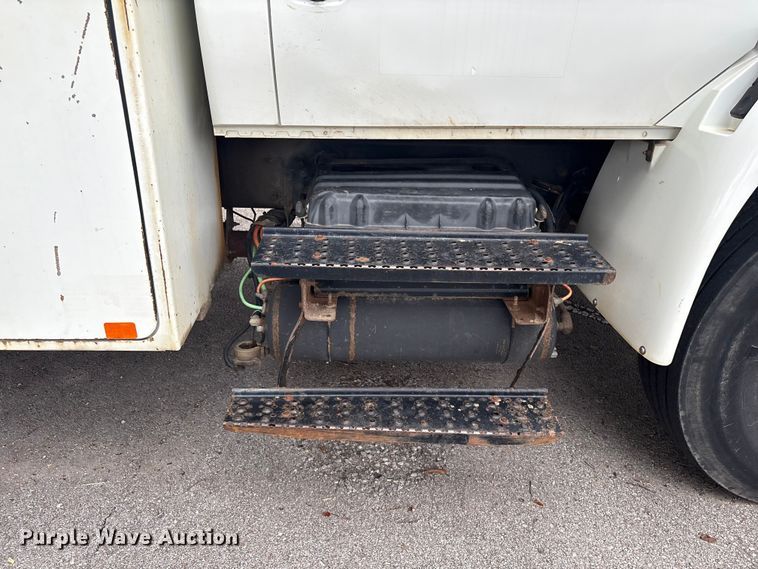 image for item EG8799 2009 International 4400 utility / service truck