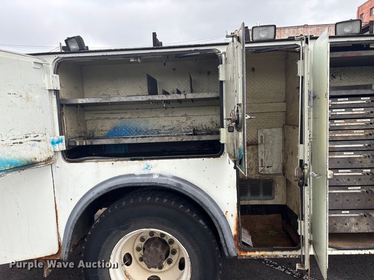 image for item EG8799 2009 International 4400 utility / service truck