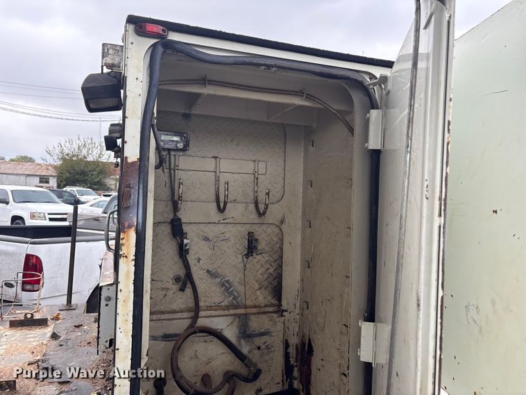 image for item EG8799 2009 International 4400 utility / service truck