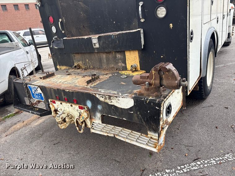 image for item EG8799 2009 International 4400 utility / service truck