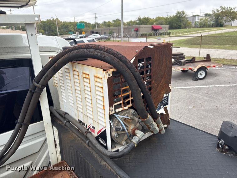 image for item EG8799 2009 International 4400 utility / service truck