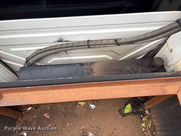 image for item EG8799 2009 International 4400 utility / service truck