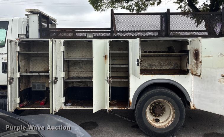 image for item EG8799 2009 International 4400 utility / service truck