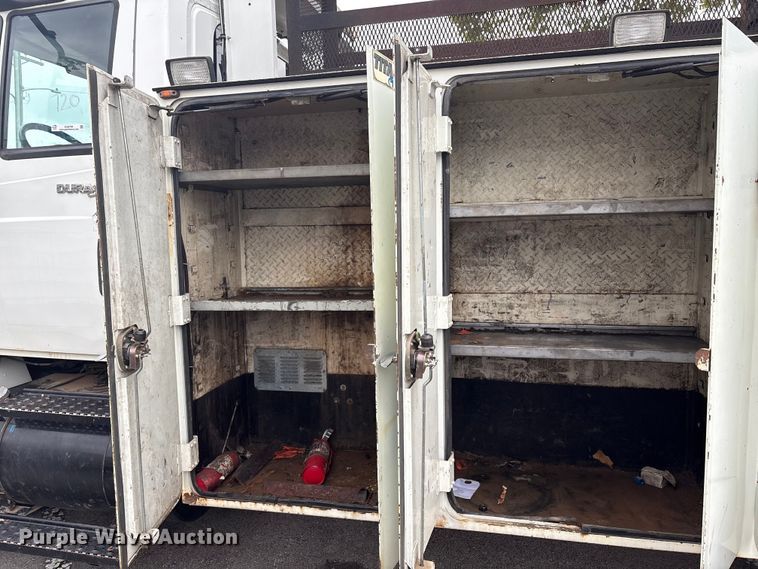 image for item EG8799 2009 International 4400 utility / service truck