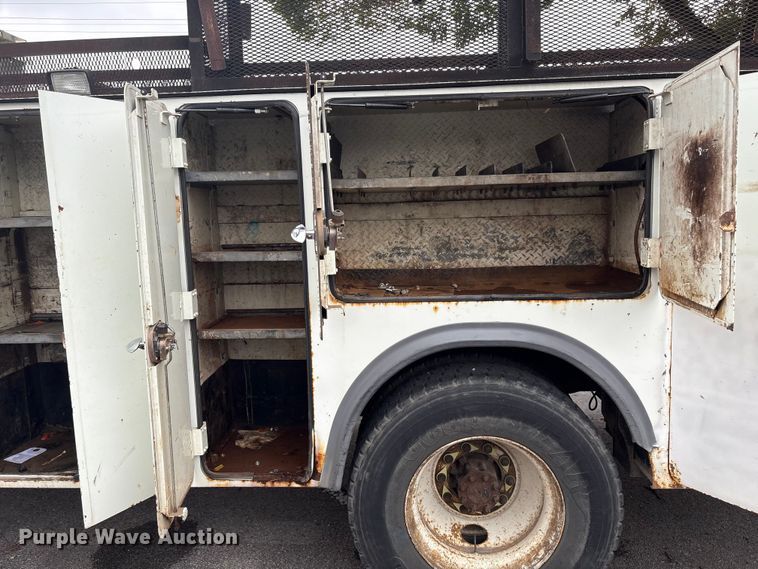 image for item EG8799 2009 International 4400 utility / service truck