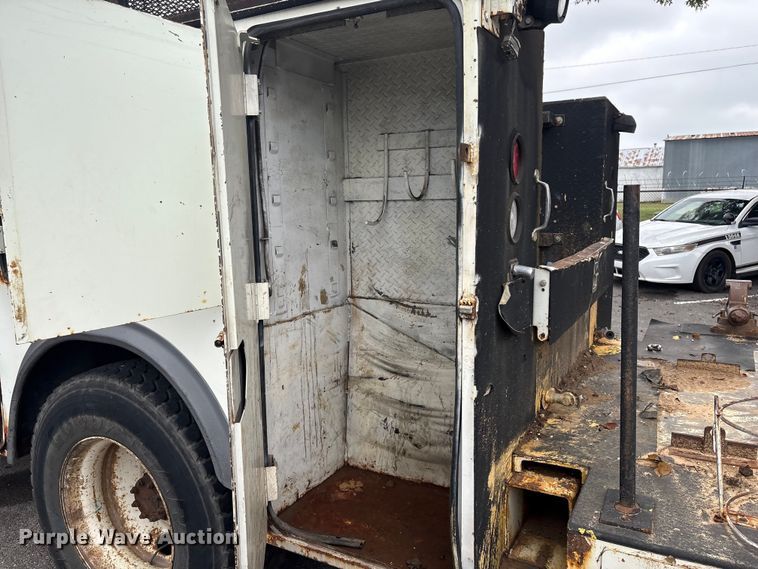 image for item EG8799 2009 International 4400 utility / service truck