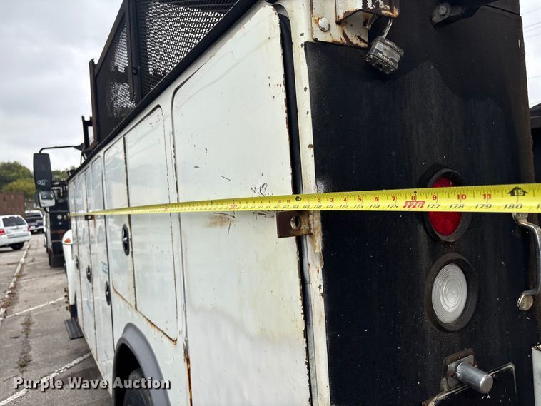 image for item EG8799 2009 International 4400 utility / service truck