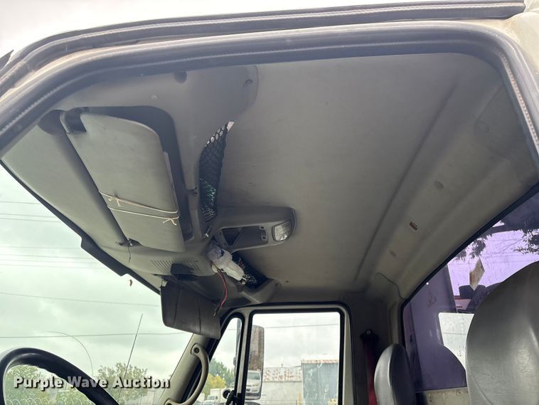 image for item EG8799 2009 International 4400 utility / service truck