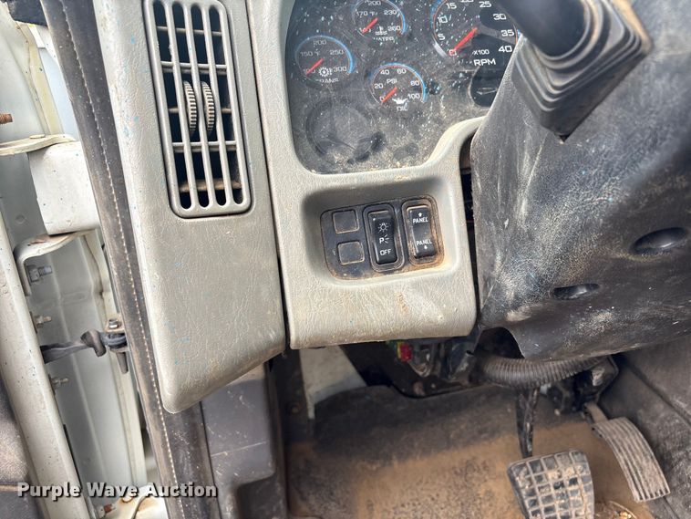 image for item EG8799 2009 International 4400 utility / service truck