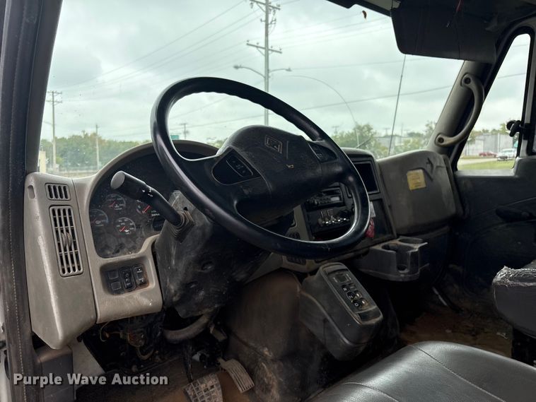 image for item EG8799 2009 International 4400 utility / service truck