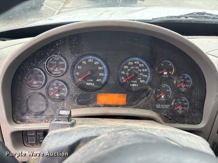 image for item EG8799 2009 International 4400 utility / service truck