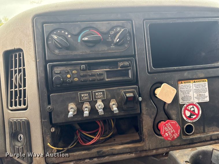 image for item EG8799 2009 International 4400 utility / service truck