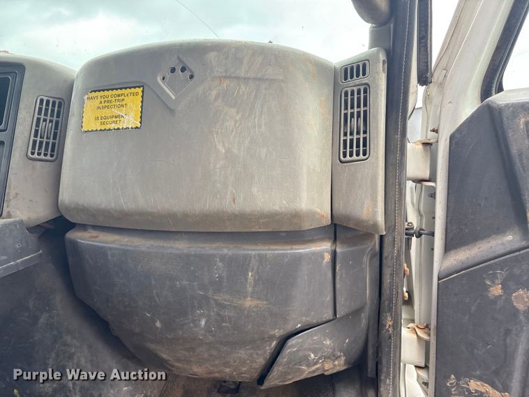 image for item EG8799 2009 International 4400 utility / service truck