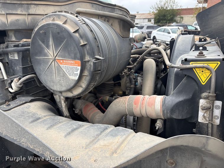 image for item EG8799 2009 International 4400 utility / service truck