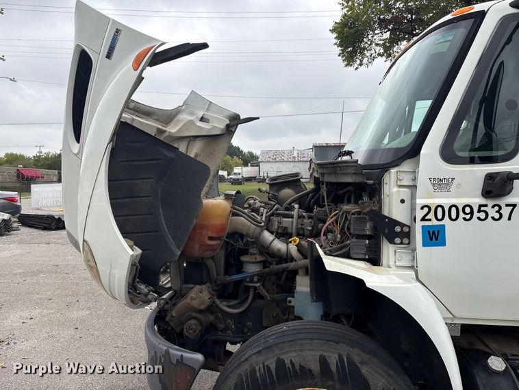 image for item EG8799 2009 International 4400 utility / service truck