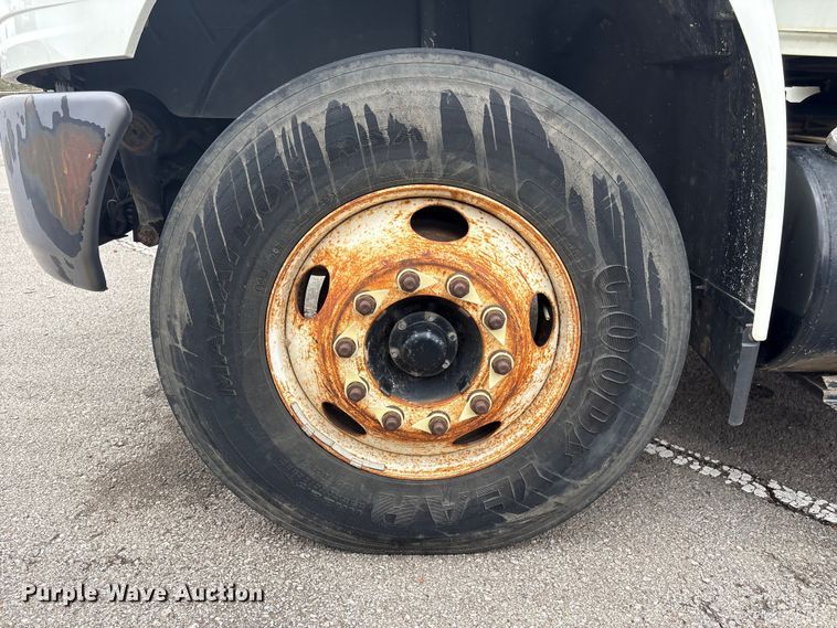 image for item EG8799 2009 International 4400 utility / service truck