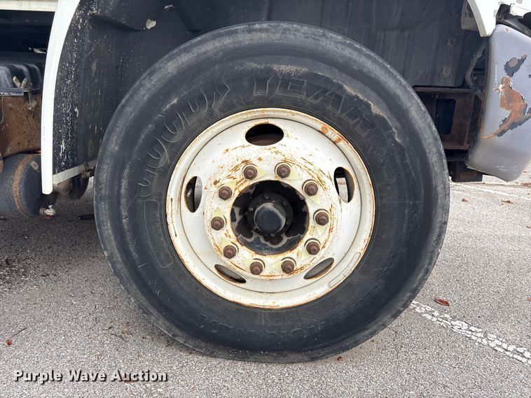 image for item EG8799 2009 International 4400 utility / service truck