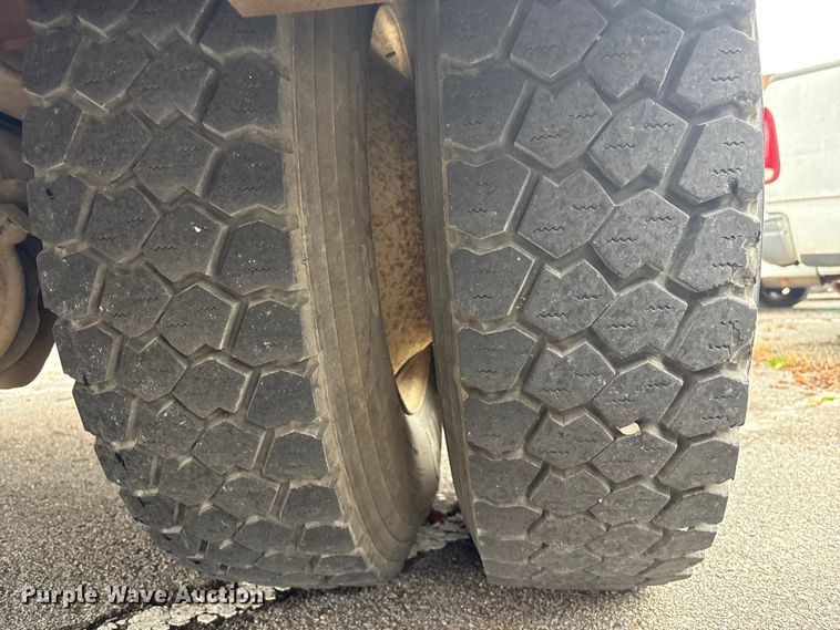 image for item EG8799 2009 International 4400 utility / service truck