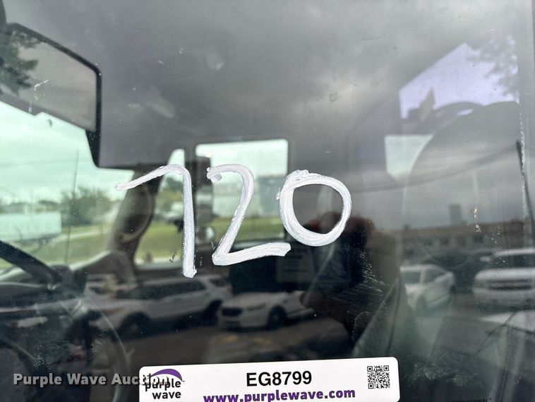 image for item EG8799 2009 International 4400 utility / service truck