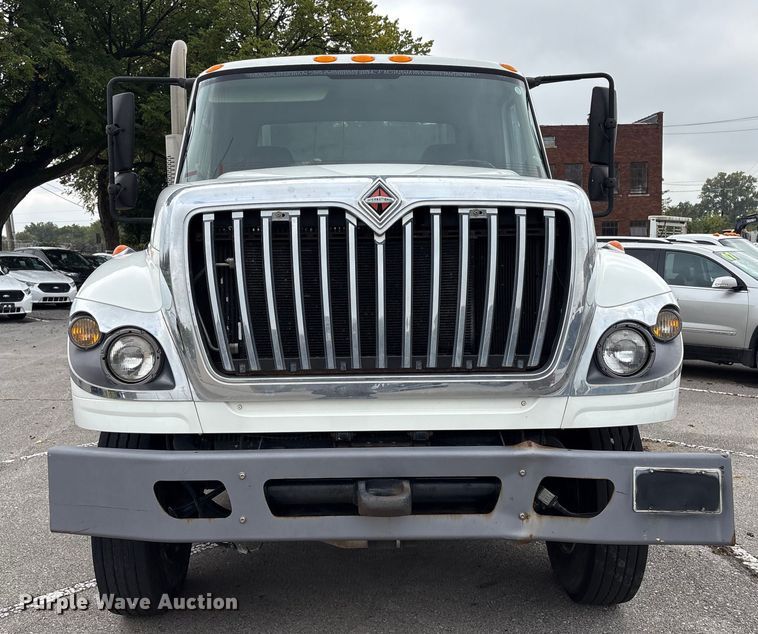 image for item EG8800 2011 International 7400 utility / service truck