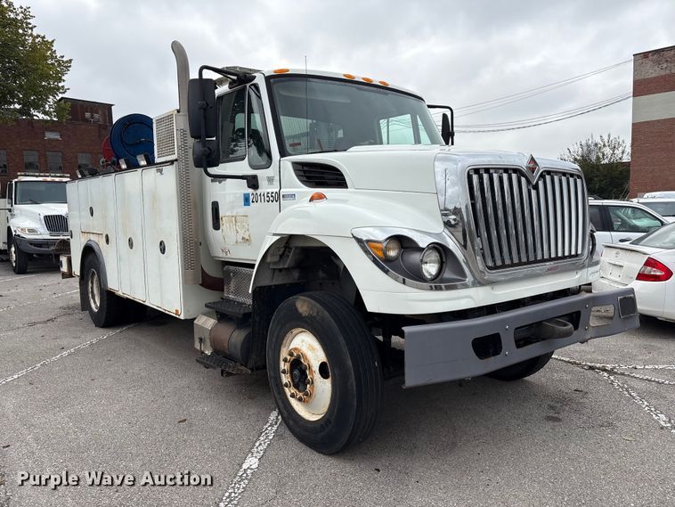 image for item EG8800 2011 International 7400 utility / service truck