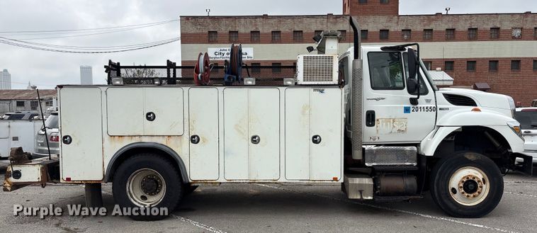 image for item EG8800 2011 International 7400 utility / service truck