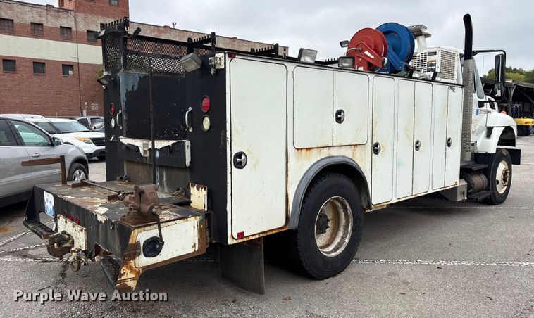 image for item EG8800 2011 International 7400 utility / service truck