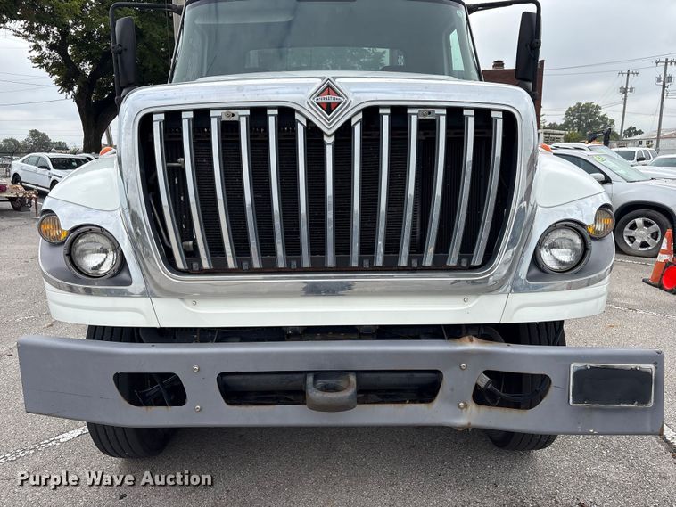 image for item EG8800 2011 International 7400 utility / service truck