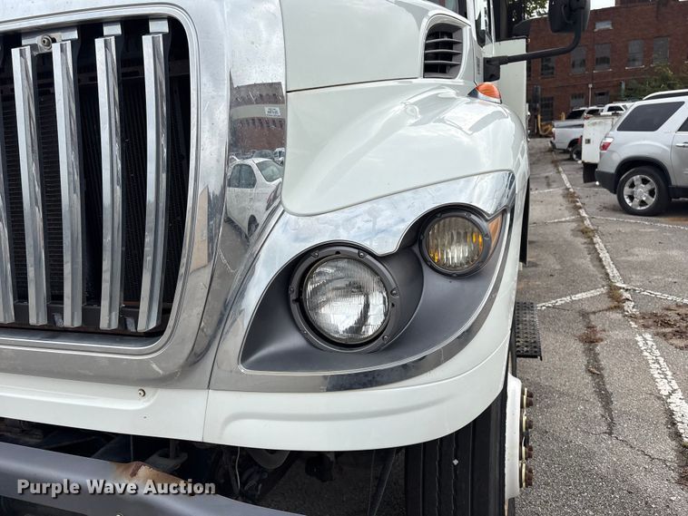 image for item EG8800 2011 International 7400 utility / service truck