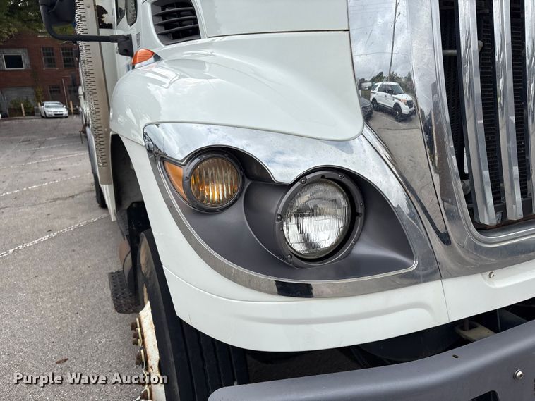 image for item EG8800 2011 International 7400 utility / service truck