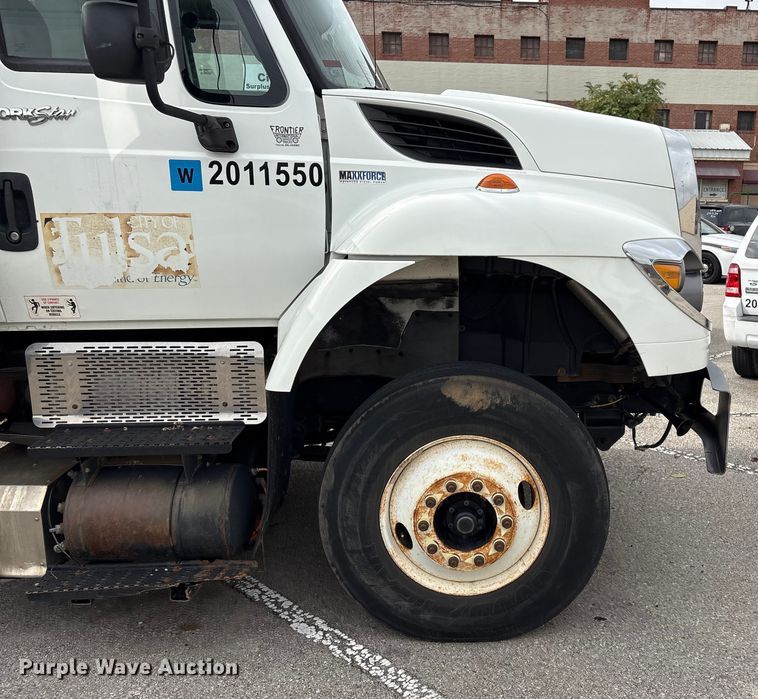 image for item EG8800 2011 International 7400 utility / service truck