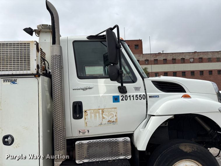 image for item EG8800 2011 International 7400 utility / service truck