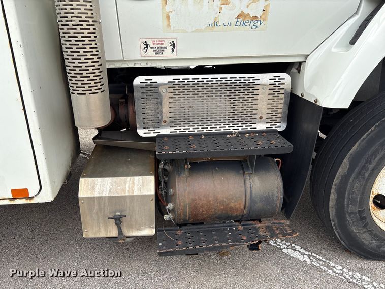 image for item EG8800 2011 International 7400 utility / service truck