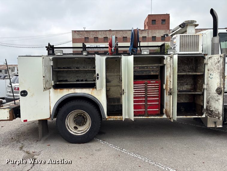 image for item EG8800 2011 International 7400 utility / service truck