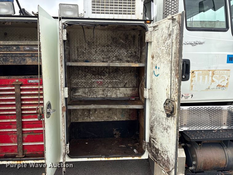 image for item EG8800 2011 International 7400 utility / service truck