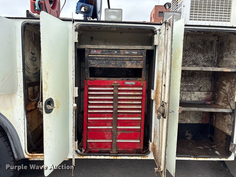 image for item EG8800 2011 International 7400 utility / service truck