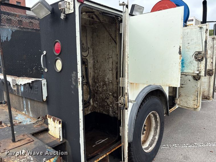 image for item EG8800 2011 International 7400 utility / service truck