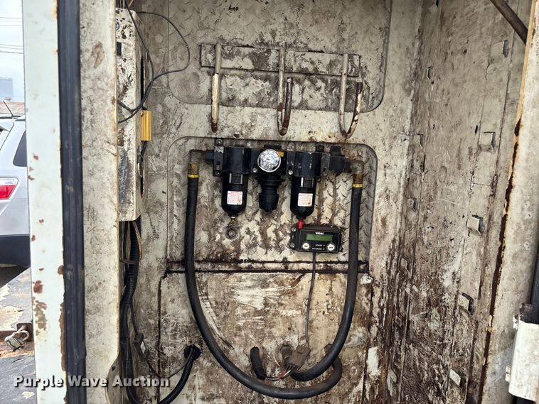 image for item EG8800 2011 International 7400 utility / service truck