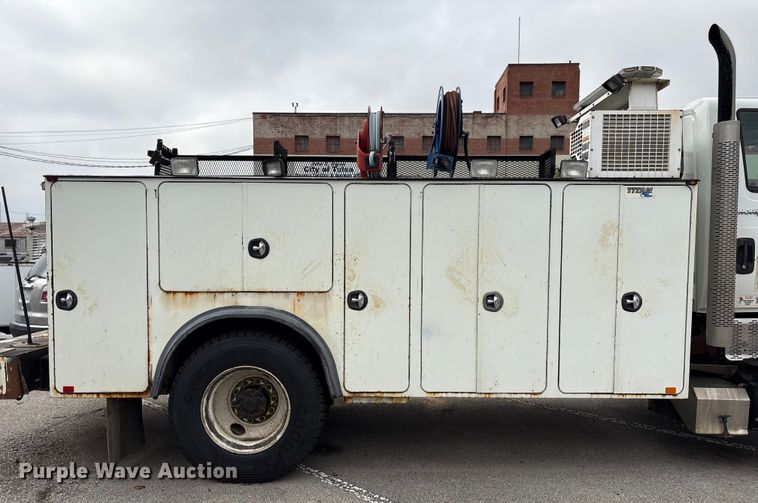 image for item EG8800 2011 International 7400 utility / service truck